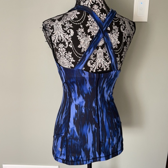 3 for 2 on all Lululemon tops - Picture 2 of 2